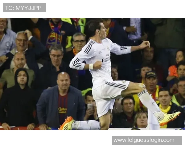 国王杯激战:多特蒙德与阿森纳1比1平局绝杀时刻引发全场狂欢 国王杯激战:多特蒙德与阿森纳1比1平局绝杀时刻引发全场狂欢