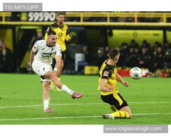 德甲激战：多特蒙德5-1皇马点球争议引发全场热议