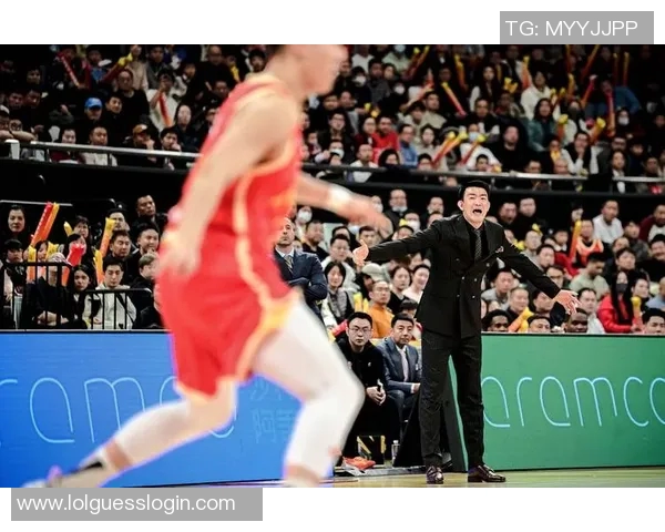 姚明执裁哨声响起篮球场上演绎公平与激情的完美交融