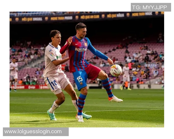 友谊赛精彩回顾曼联与巴萨1比1平点球大战引发全场热烈反响